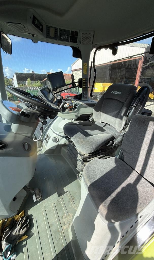 CLAAS AXION 810 Tractors