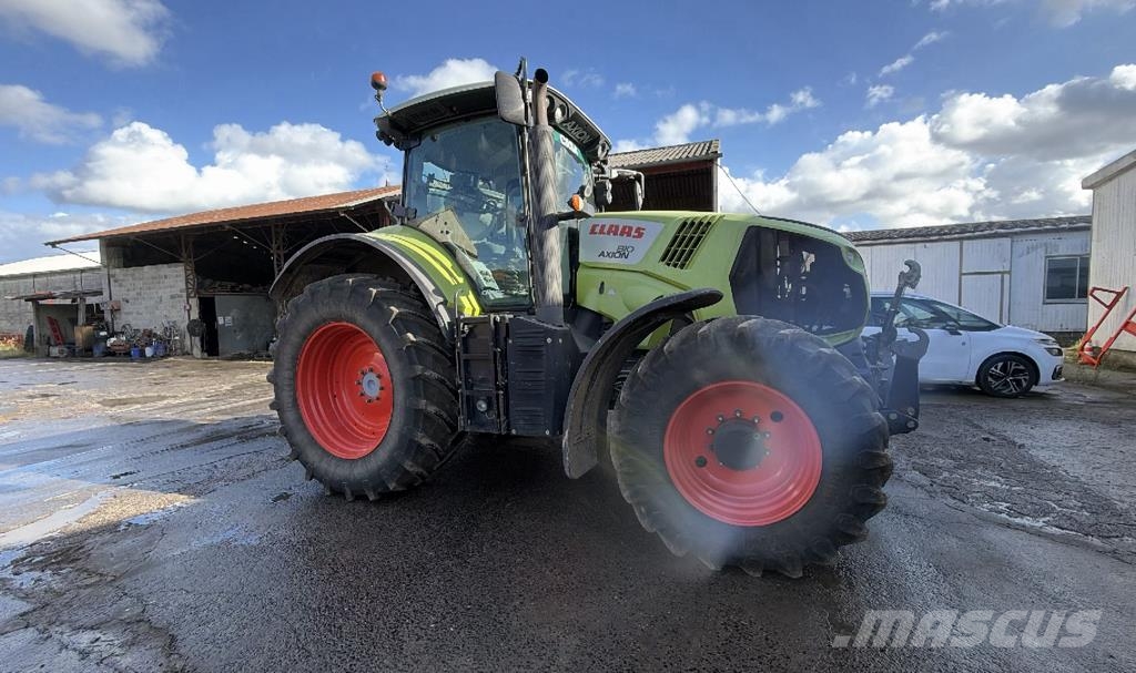 CLAAS AXION 810 Traktorji