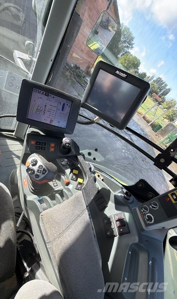 CLAAS AXION 810 Tractors