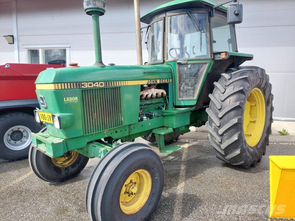 John Deere 3040