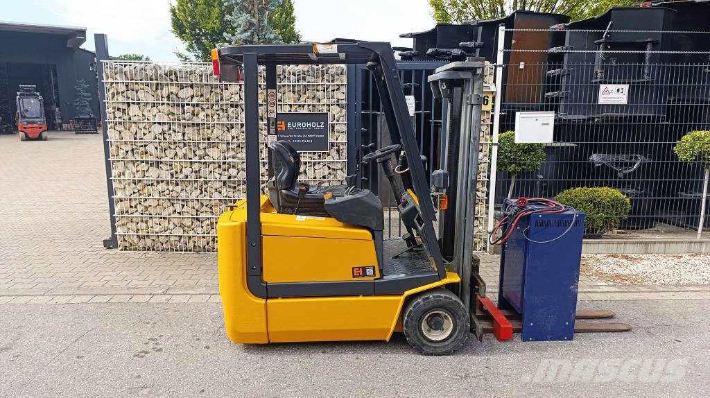 Jungheinrich EFGDH 15 E-Stapler + Ladegerät, 1,5t Tragfähigkeit Sähkötrukit