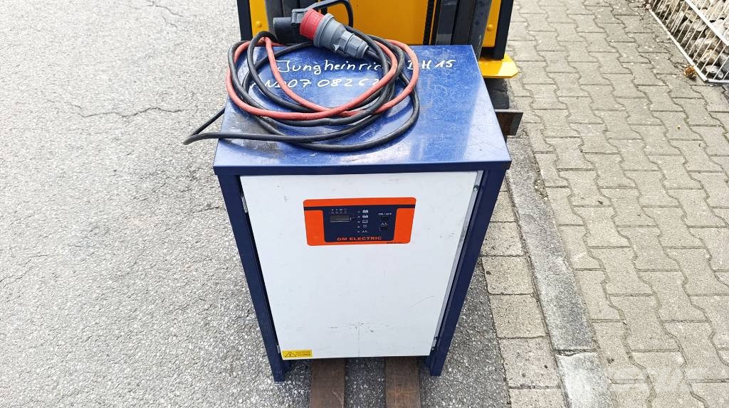 Jungheinrich EFGDH 15 E-Stapler + Ladegerät, 1,5t Tragfähigkeit Sähkötrukit