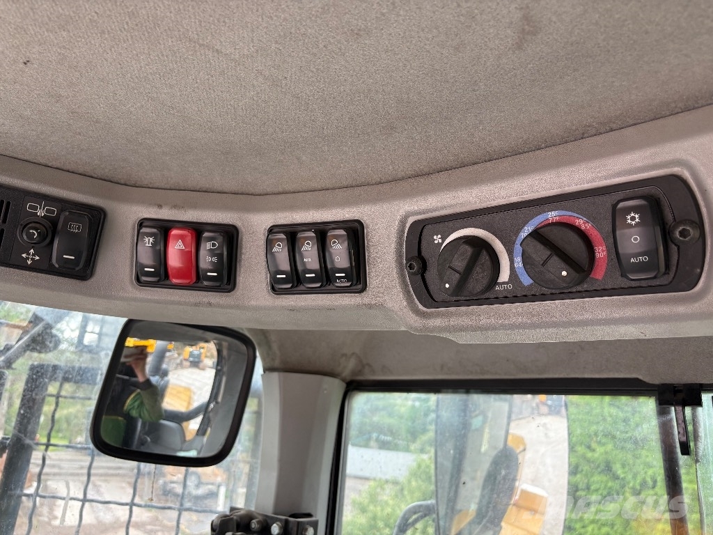 CAT 938 M Gumikerekes homlokrakodók