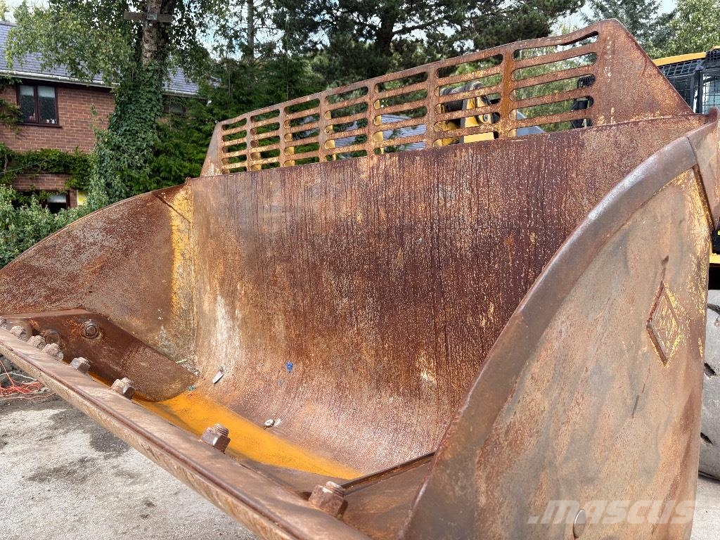 CAT 938 M Gumikerekes homlokrakodók