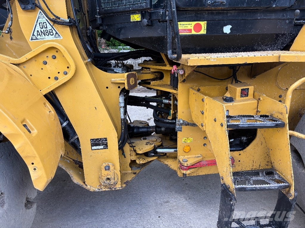 CAT 938 M Gumikerekes homlokrakodók