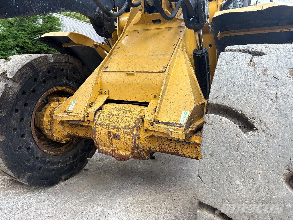 CAT 938 M Gumikerekes homlokrakodók