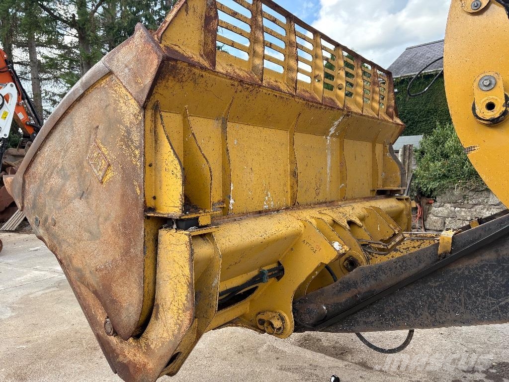 CAT 938 M Gumikerekes homlokrakodók