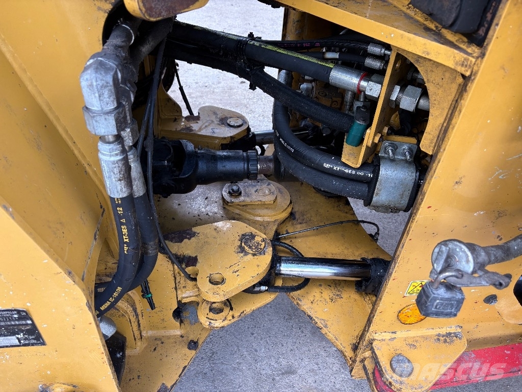 CAT 938 M Gumikerekes homlokrakodók