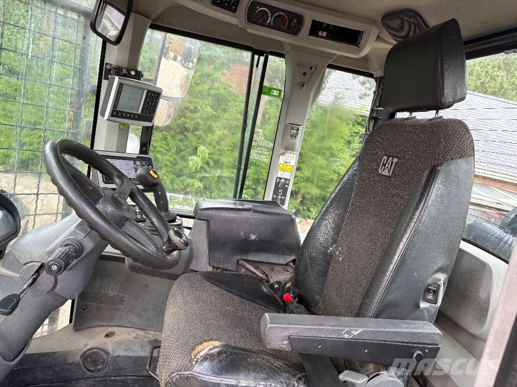 CAT 938 M Gumikerekes homlokrakodók