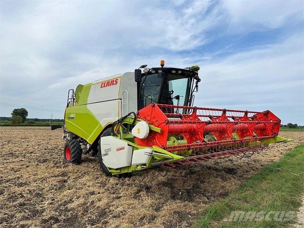 CLAAS Tucano 560 APS Hybrid Skördetröskor