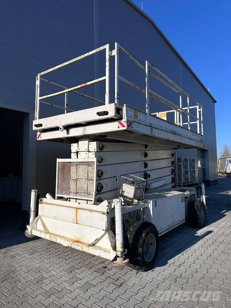 Holland Lift RS215 Elevadores de tesoura