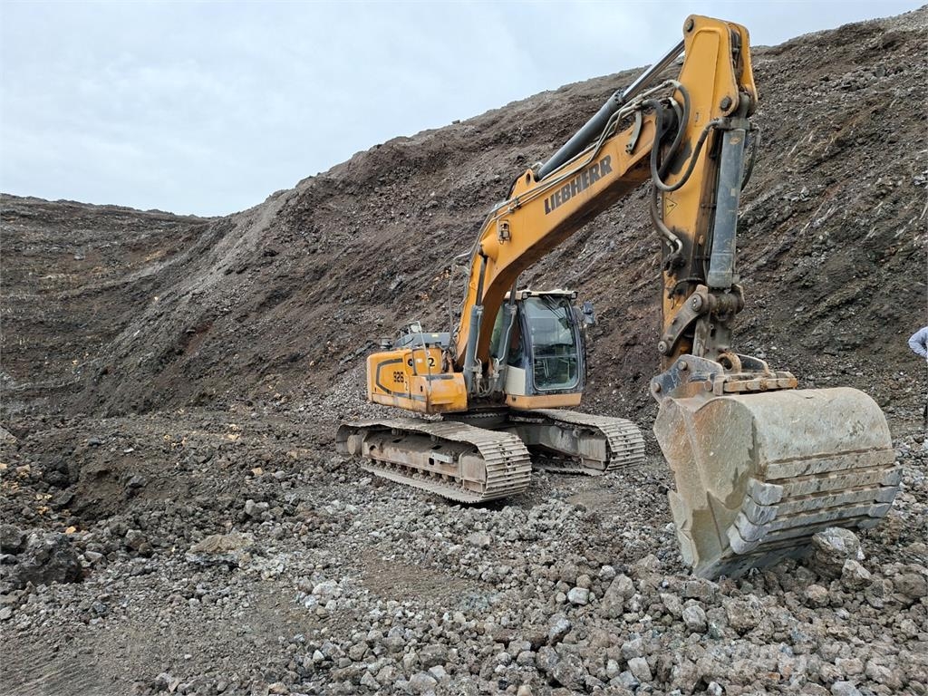 Liebherr R 926 LC Iné