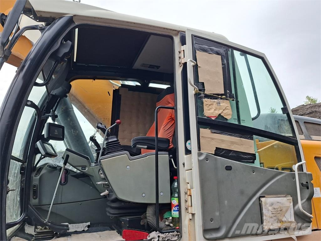 Liebherr R 926 LC Iné