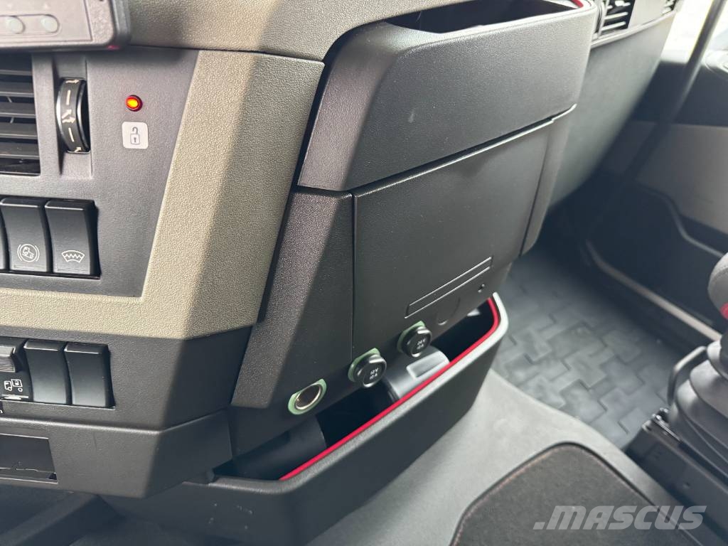 Volvo FH 500 i-Safe Containerframe/Skiploader trucks