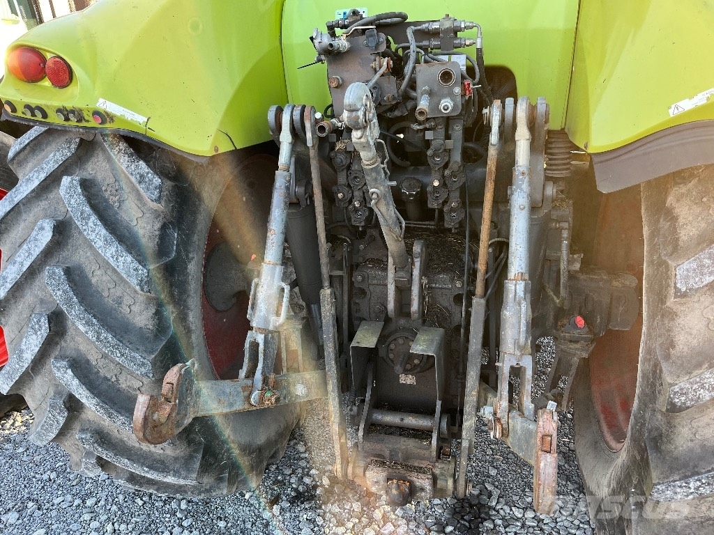 CLAAS Axion 820 Cmatic Tractors