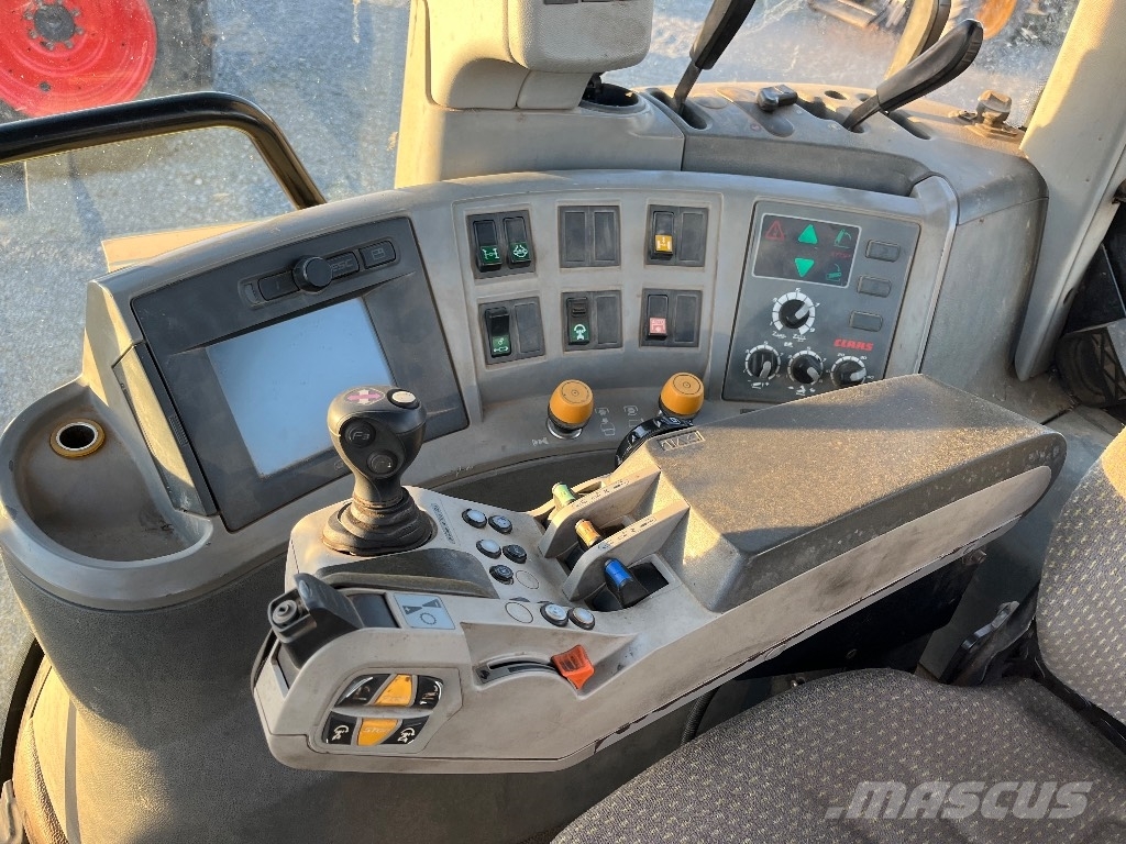 CLAAS Axion 820 Cmatic Tractors