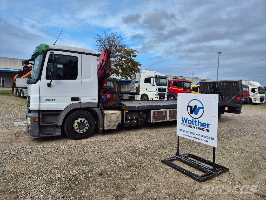 Mercedes Actros 2510 6x2 //Machinetransport / Crane // Camion porte engin
