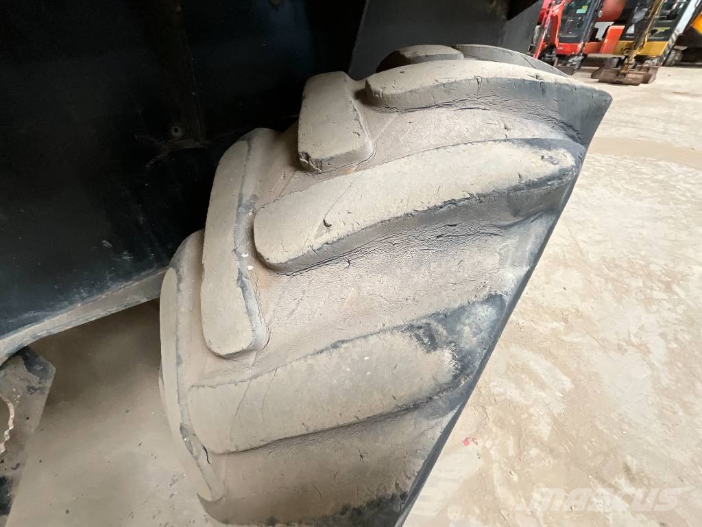 JCB 6 TST عربات نقل قلابة للمواقع