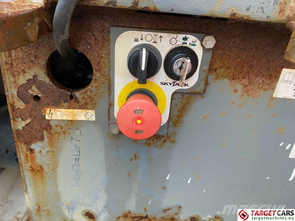 SkyJack SJIII-4632 Electric 4632 Scissor Work Lift 1170cm Nůžková zvedací plošina