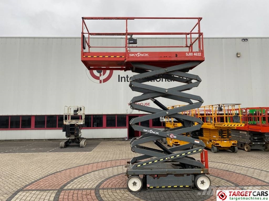 SkyJack SJIII-4632 Electric 4632 Scissor Work Lift 1170cm Nůžková zvedací plošina