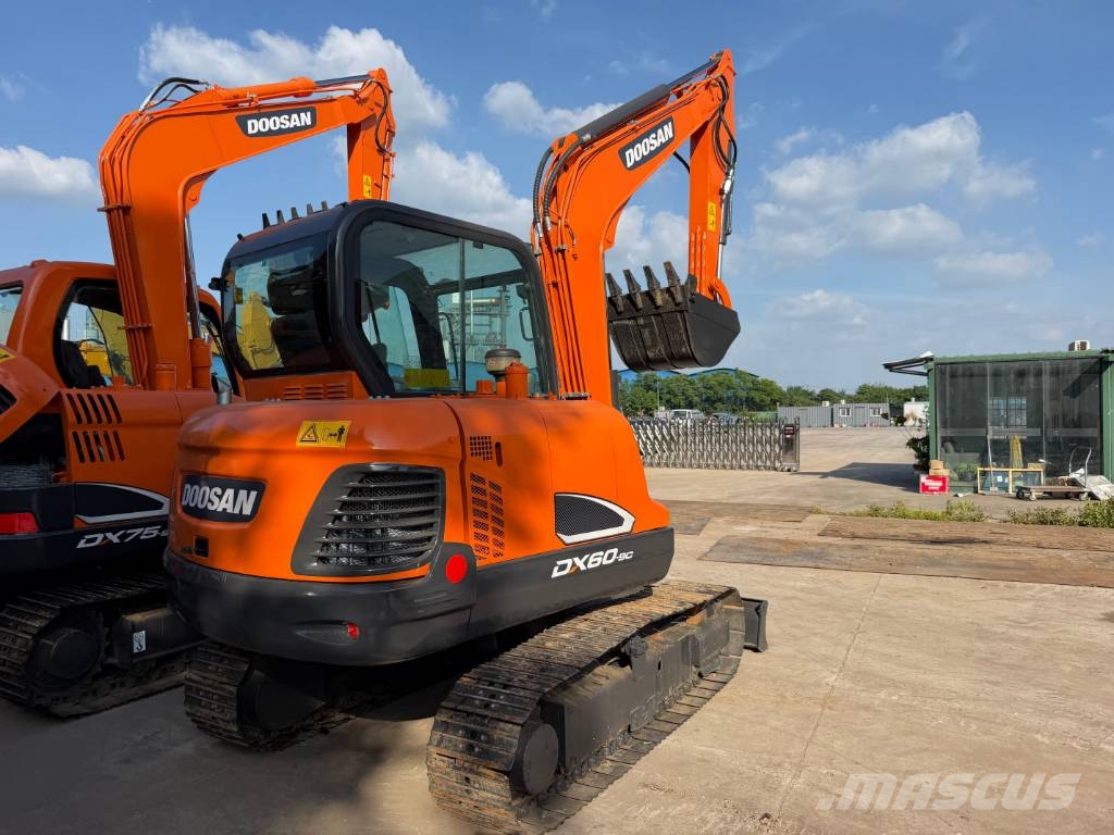 Doosan DX60 Bagri goseničarji