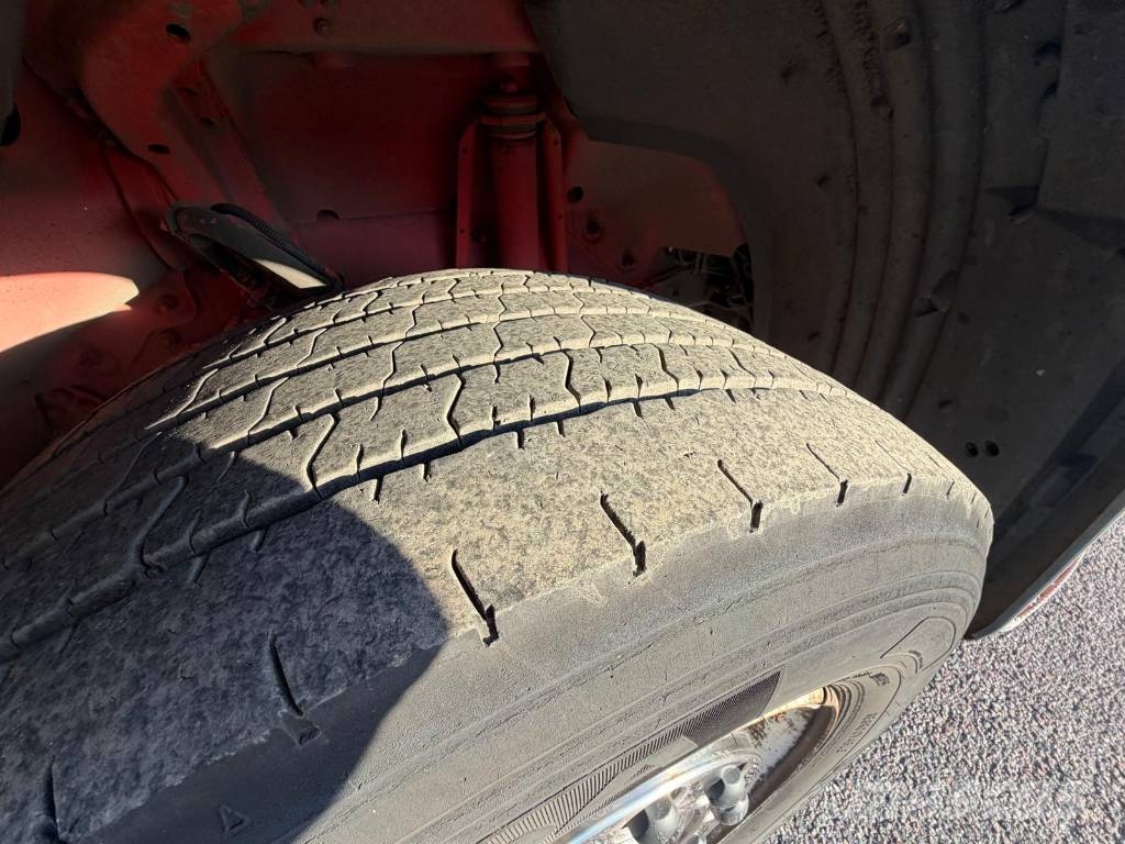 Scania P370LB6X2*4MNB Kapali kasa kamyonlar