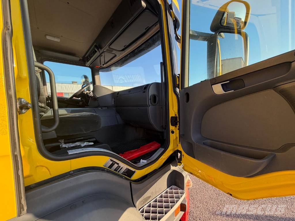 Scania P370LB6X2*4MNB Kapali kasa kamyonlar