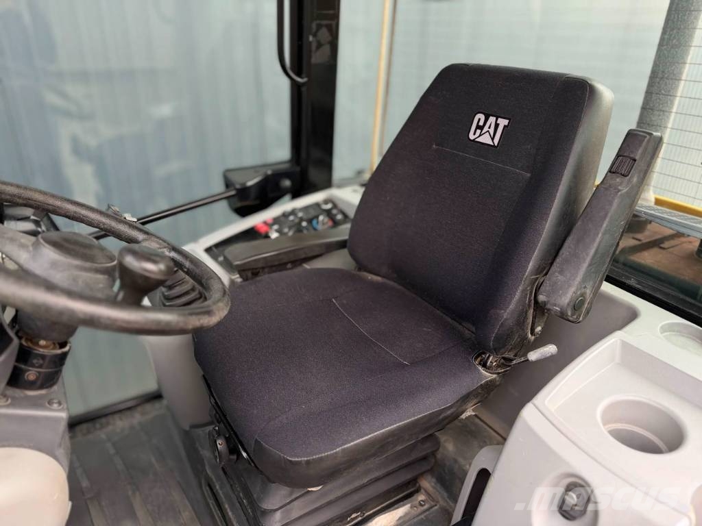CAT 906M Læssemaskiner på hjul
