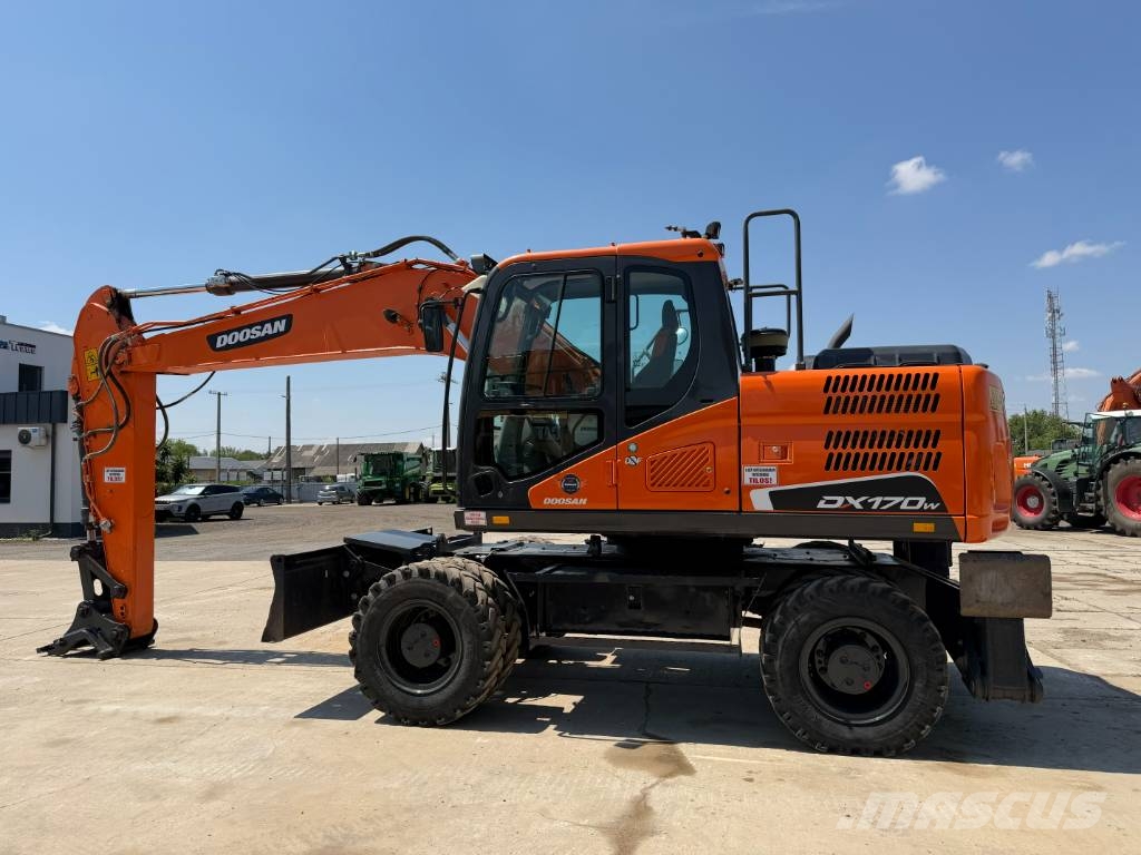 Doosan DX 170 W حفارات بعجل