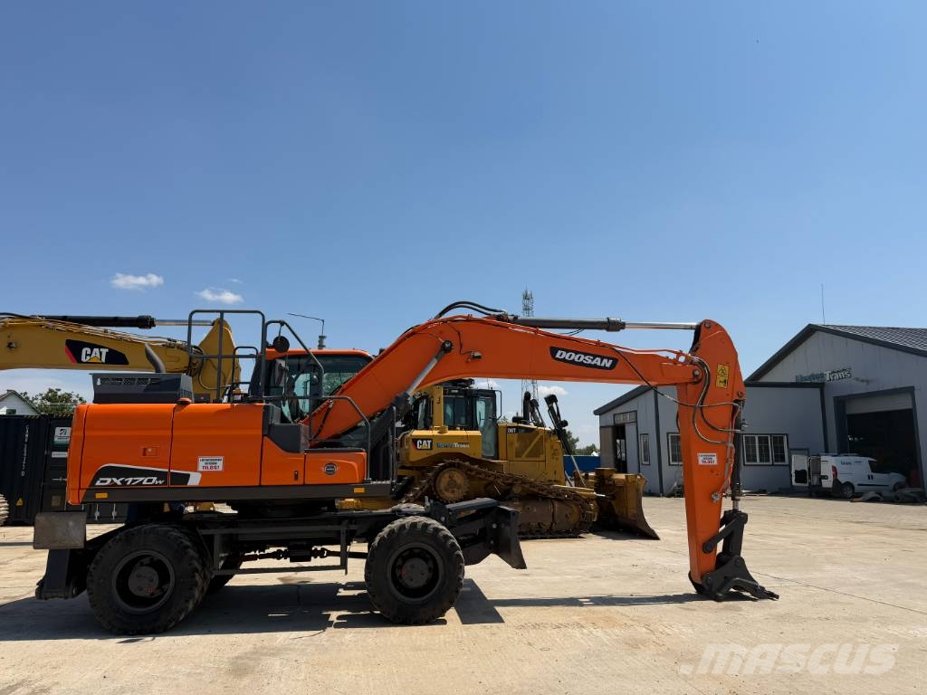 Doosan DX 170 W حفارات بعجل