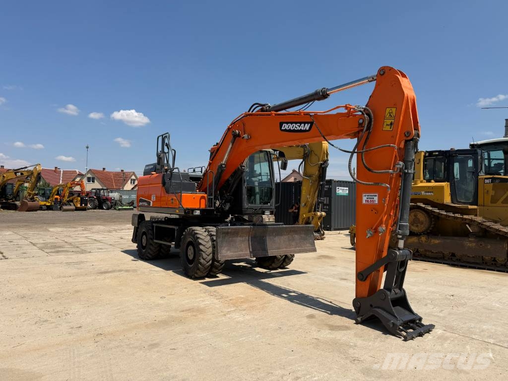 Doosan DX 170 W حفارات بعجل
