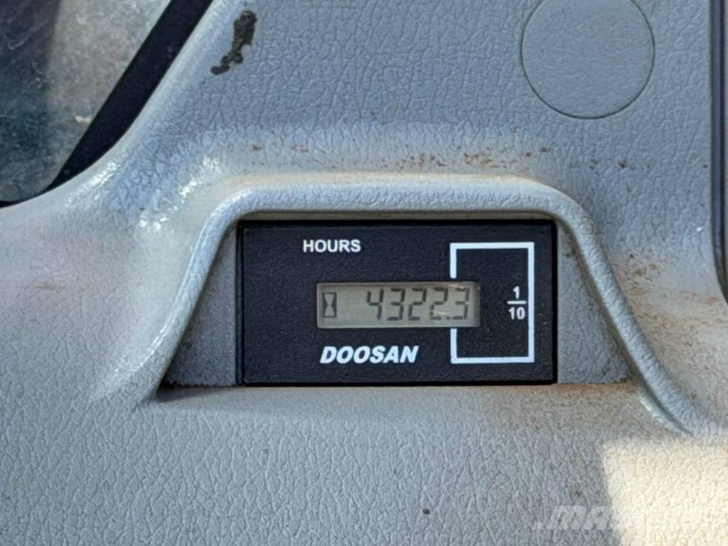 Doosan DX 170 W حفارات بعجل