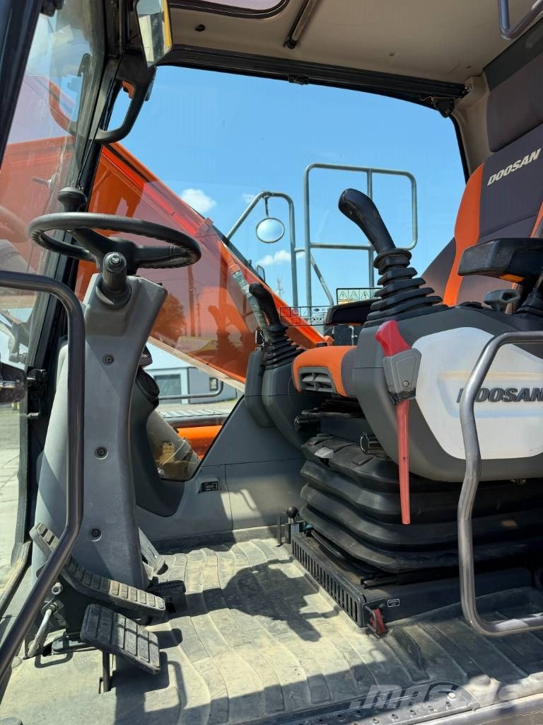 Doosan DX 170 W حفارات بعجل