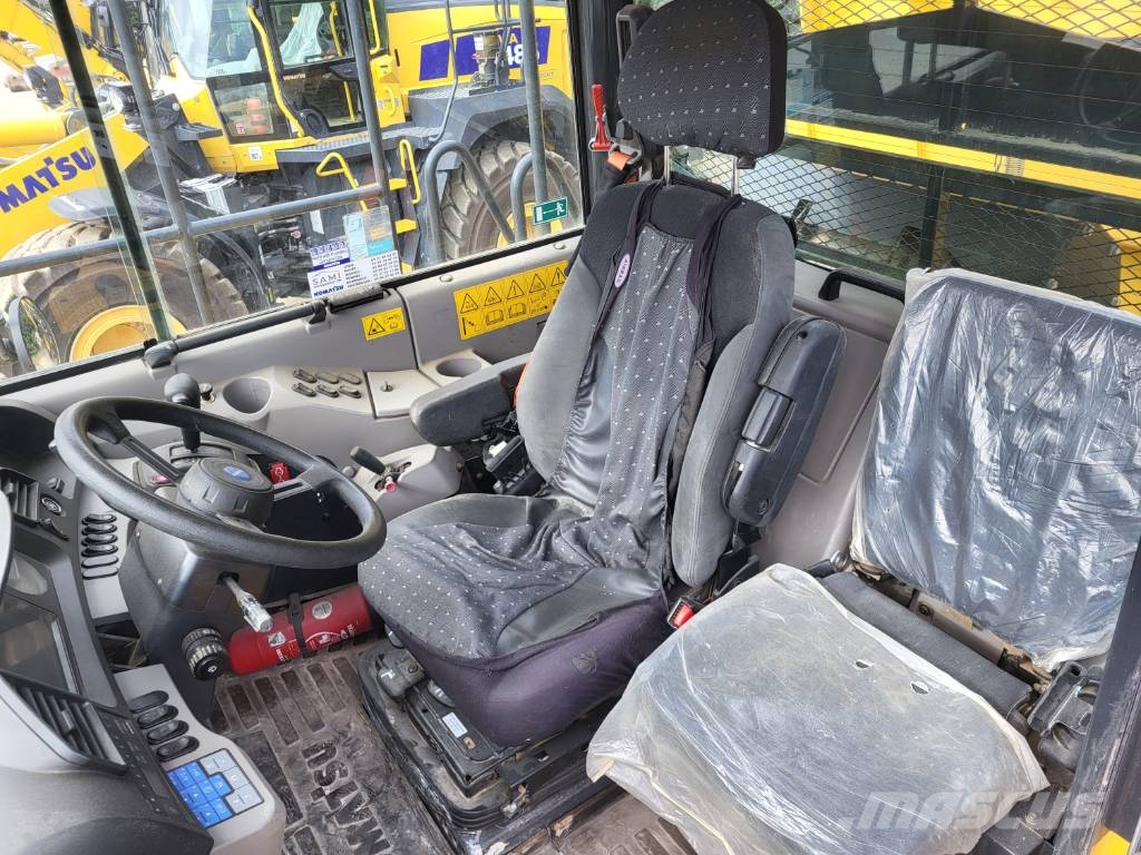 Komatsu HM300-5 ساحبات مفصلية