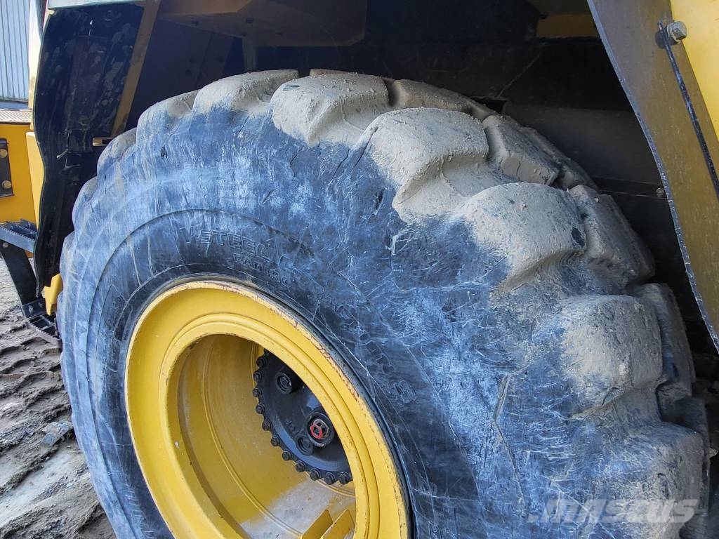 Komatsu HM300-5 ساحبات مفصلية