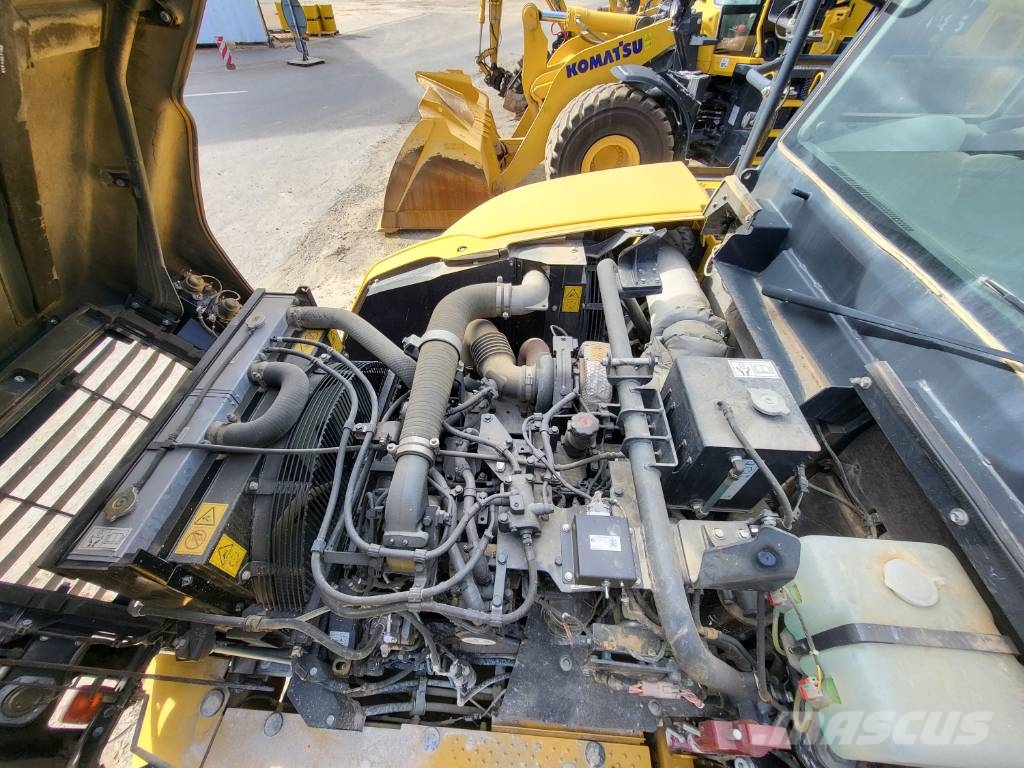 Komatsu HM300-5 ساحبات مفصلية