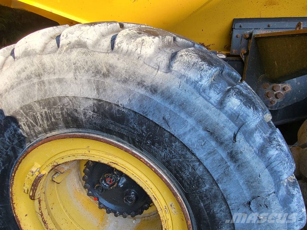 Komatsu HM300-5 ساحبات مفصلية