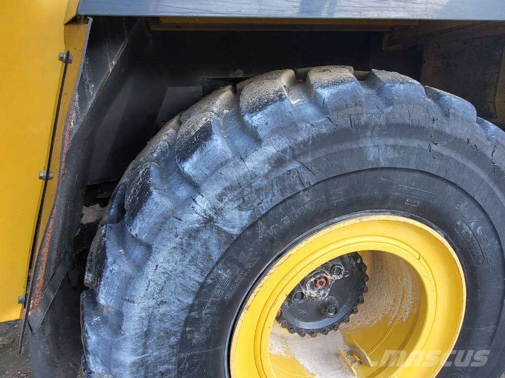 Komatsu HM300-5 ساحبات مفصلية