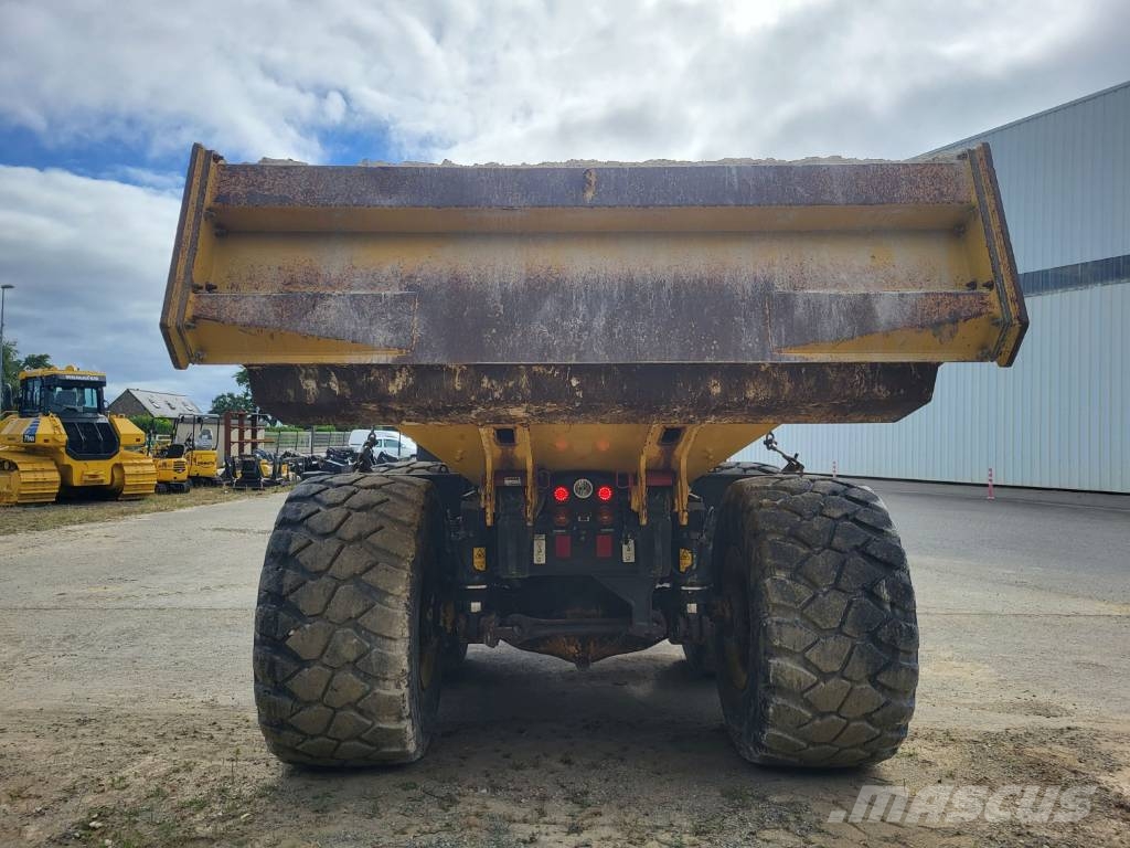 Komatsu HM300-5 ساحبات مفصلية