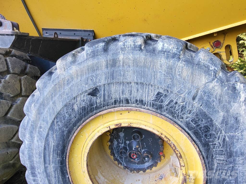 Komatsu HM300-5 ساحبات مفصلية
