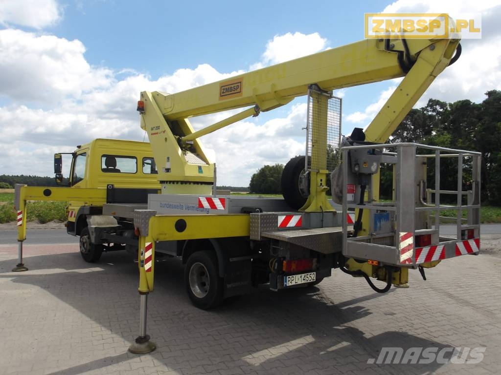 Wumag WT 230 Zelfrijdende knikarm hoogwerker