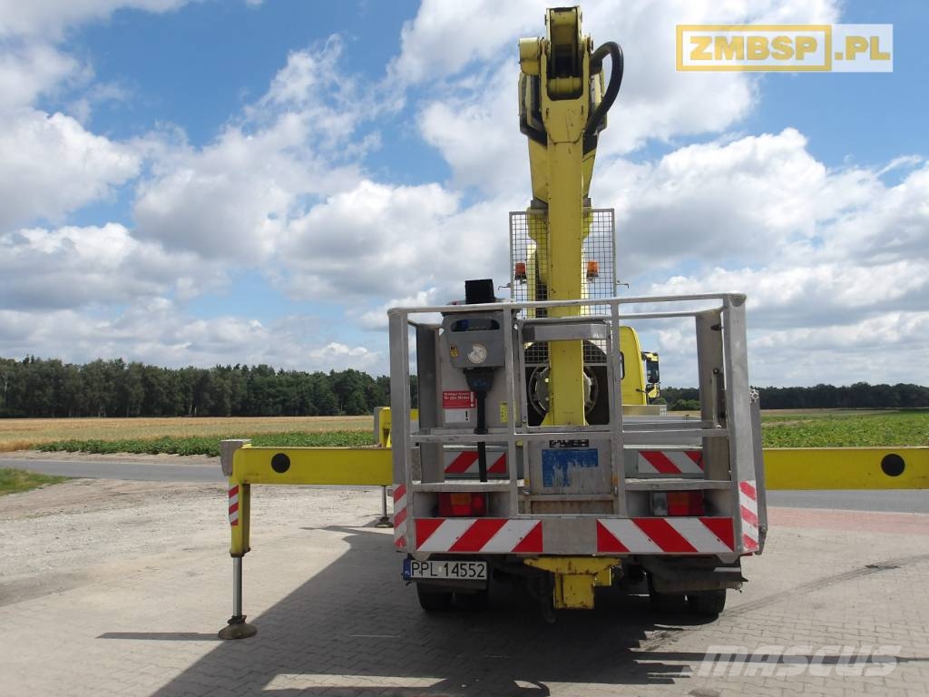 Wumag WT 230 Zelfrijdende knikarm hoogwerker