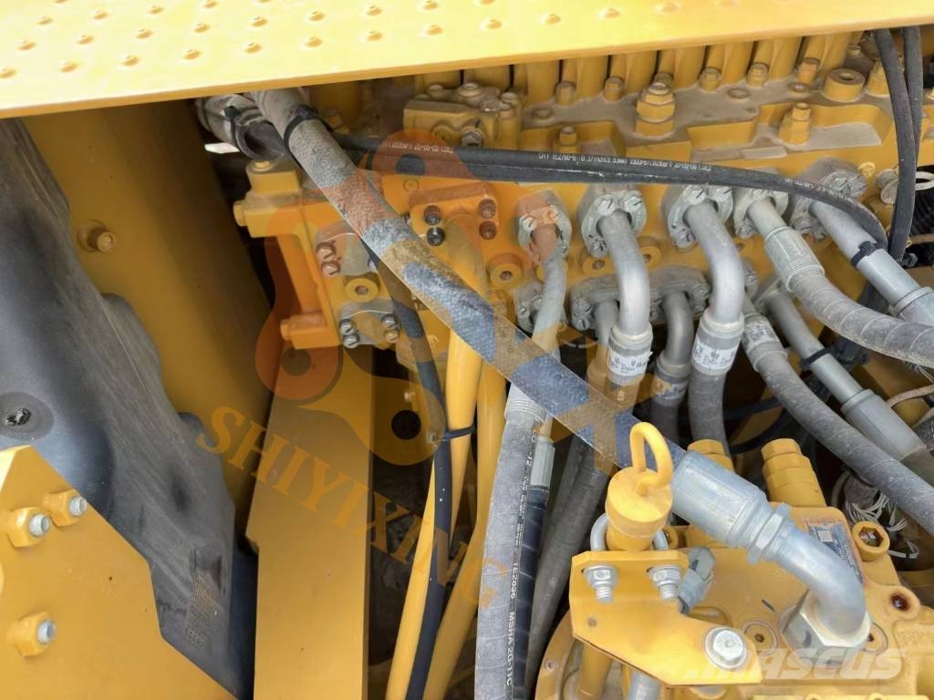 CAT 330 Lánctalpas kotrók