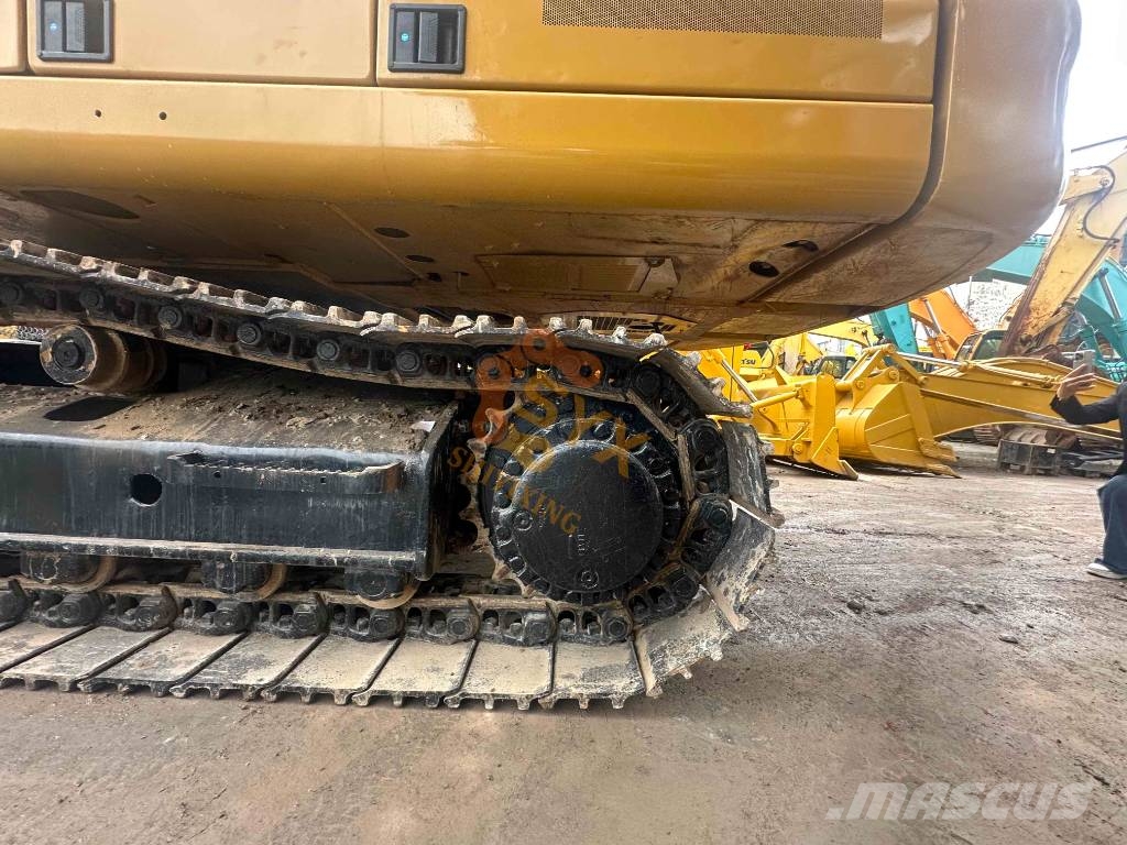 CAT 330 Lánctalpas kotrók
