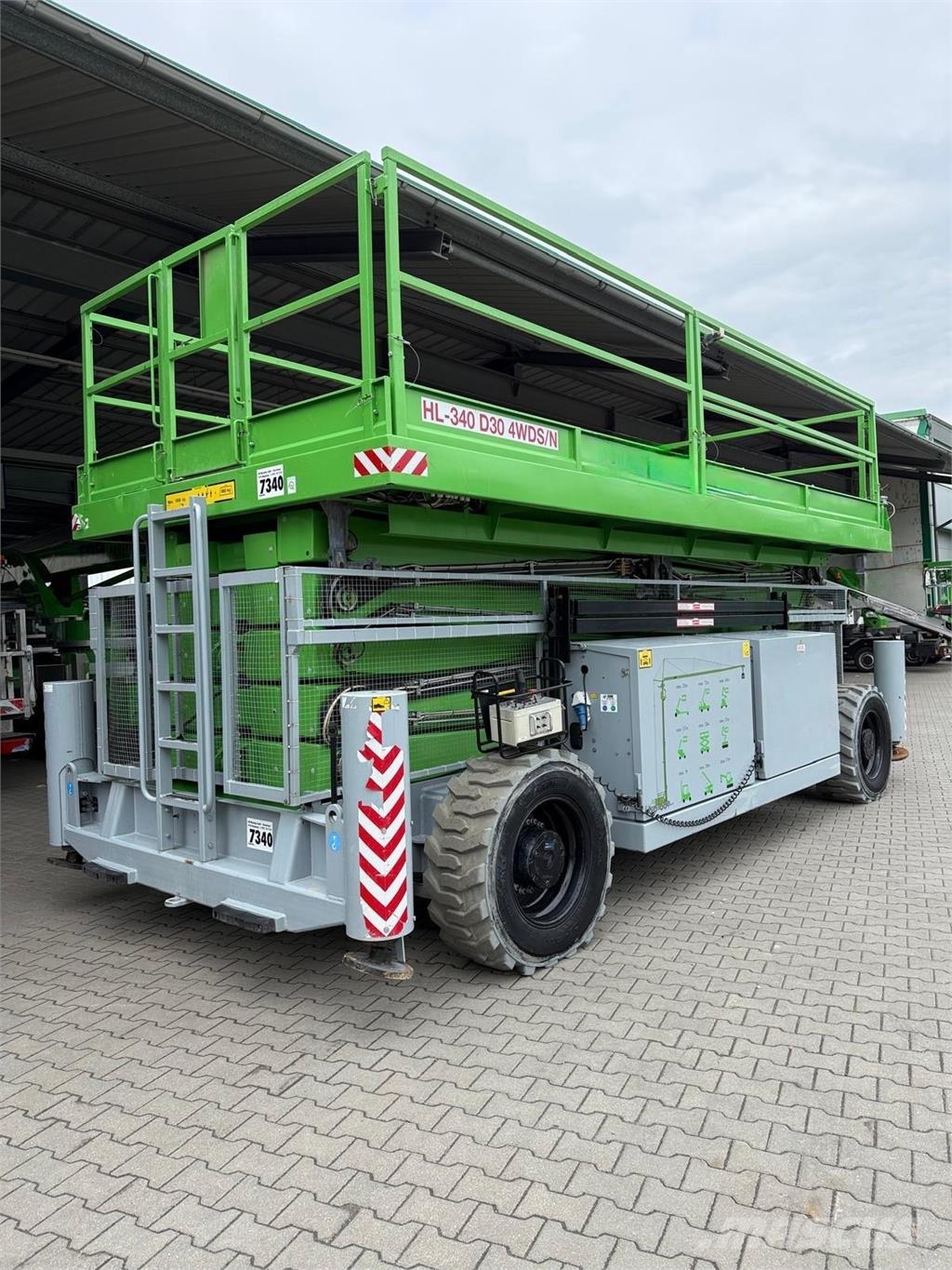 Holland Lift HL 340 D30 4WDSIN 剪式升降機