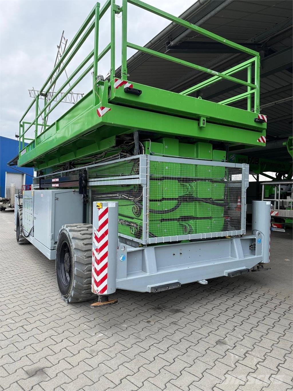 Holland Lift HL 340 D30 4WDSIN Saksilavat