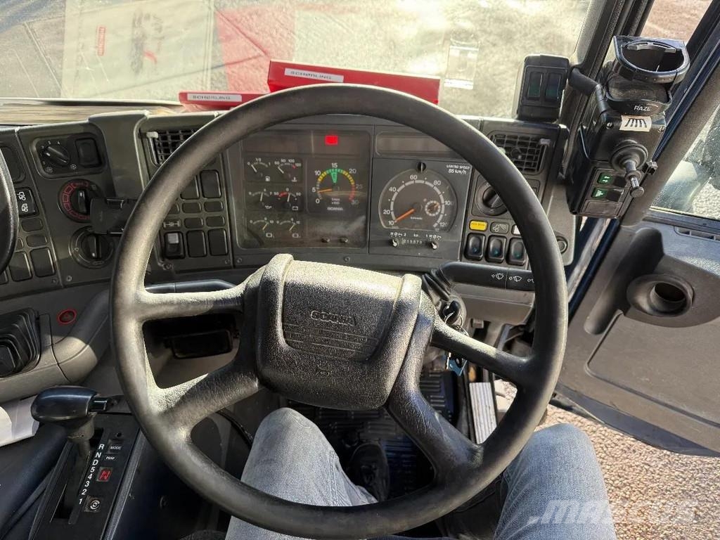 Scania P94-220 4X2 SWEEPER / VEEGMACHINE Sweeper trucks