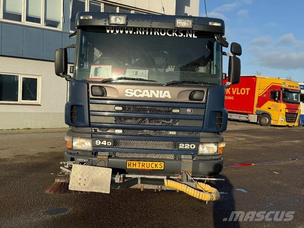 Scania P94-220 4X2 SWEEPER / VEEGMACHINE Sweeper trucks