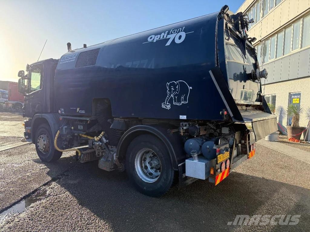 Scania P94-220 4X2 SWEEPER / VEEGMACHINE Sweeper trucks