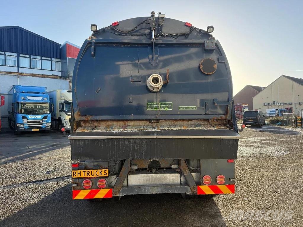 Scania P94-220 4X2 SWEEPER / VEEGMACHINE Sweeper trucks